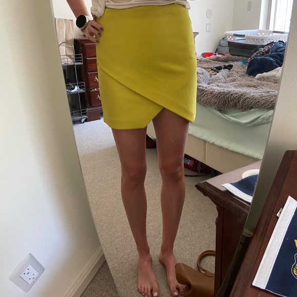 H&M Dresses & Skirts - H&M Cute Tailored Skirt Yellow